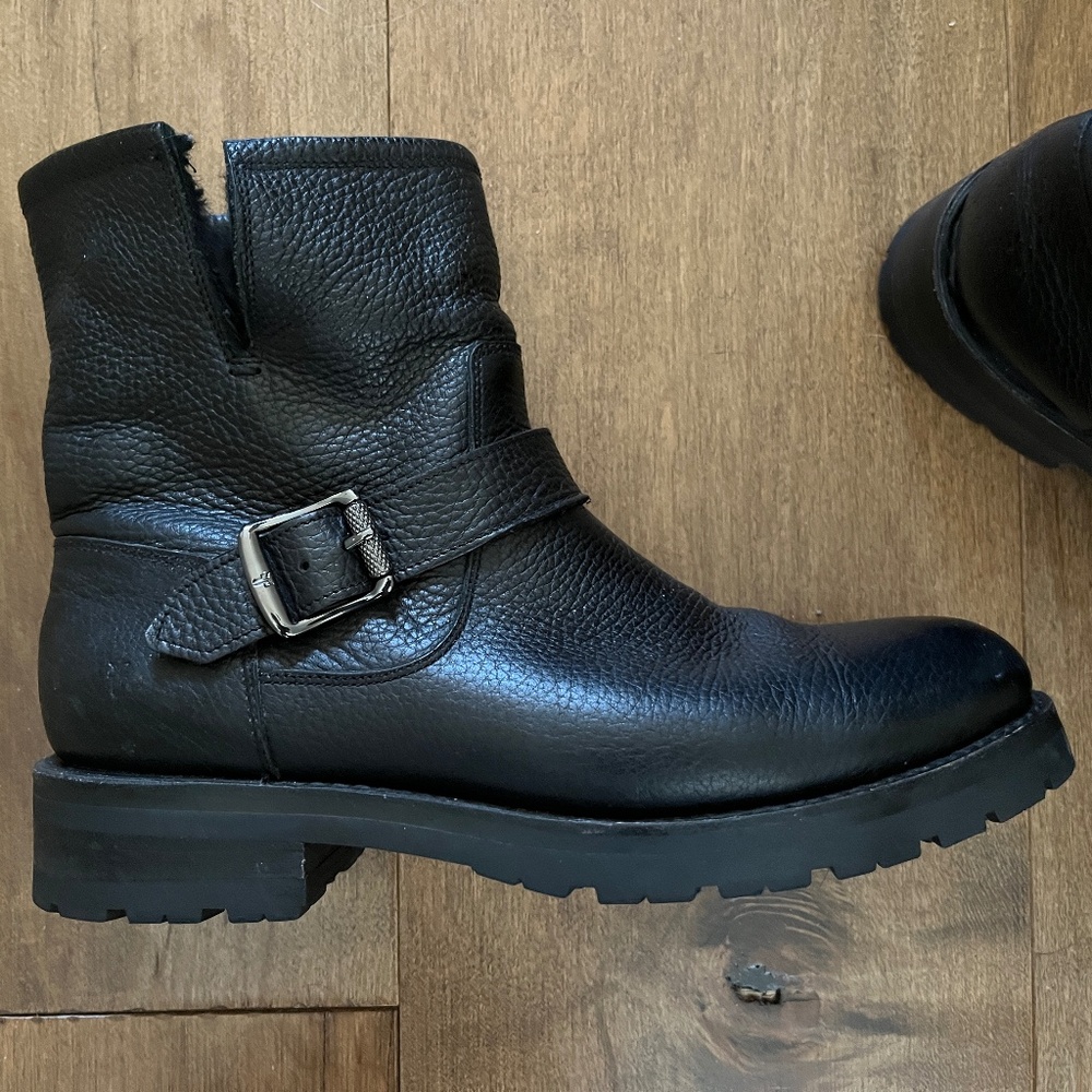 Frye Boots | Shearling lined | Pebbled Black Leather | Lug Sole | Size 9 W